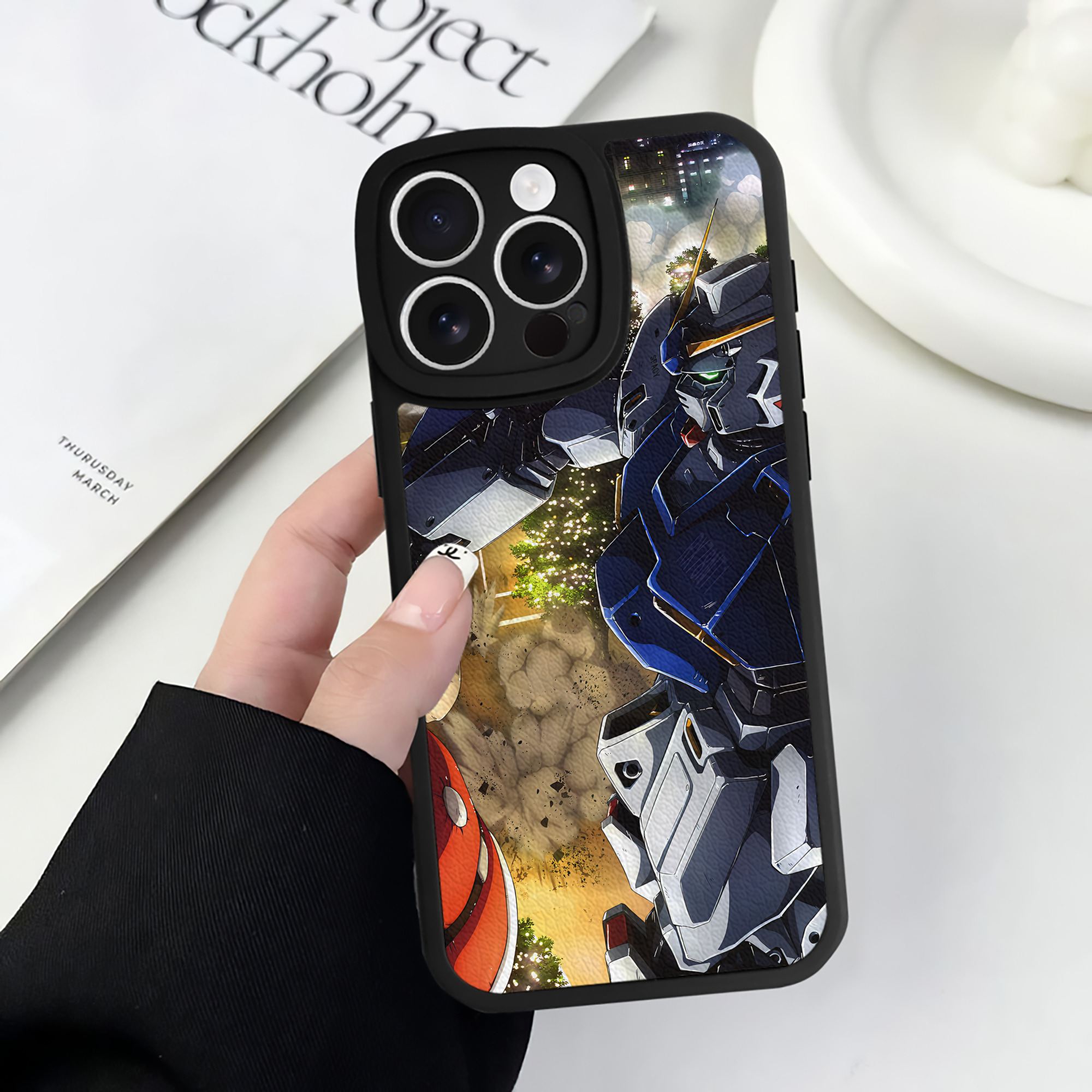 （画像用） 機動戦士ガンダム Mobile Suit Gundam 【iPhone 16シリーズ対応】シリコンスマホケース（レザー調） 材質：シリコン